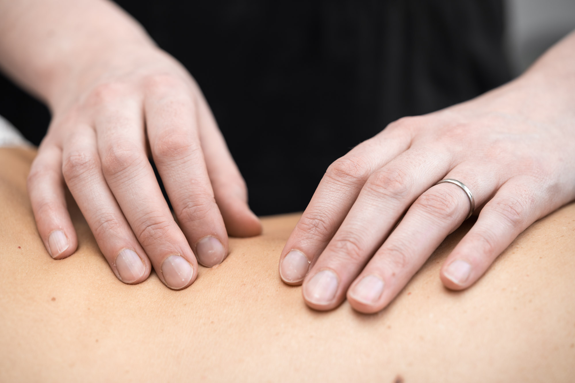 Mains de Maÿlis de Crémiers en séance